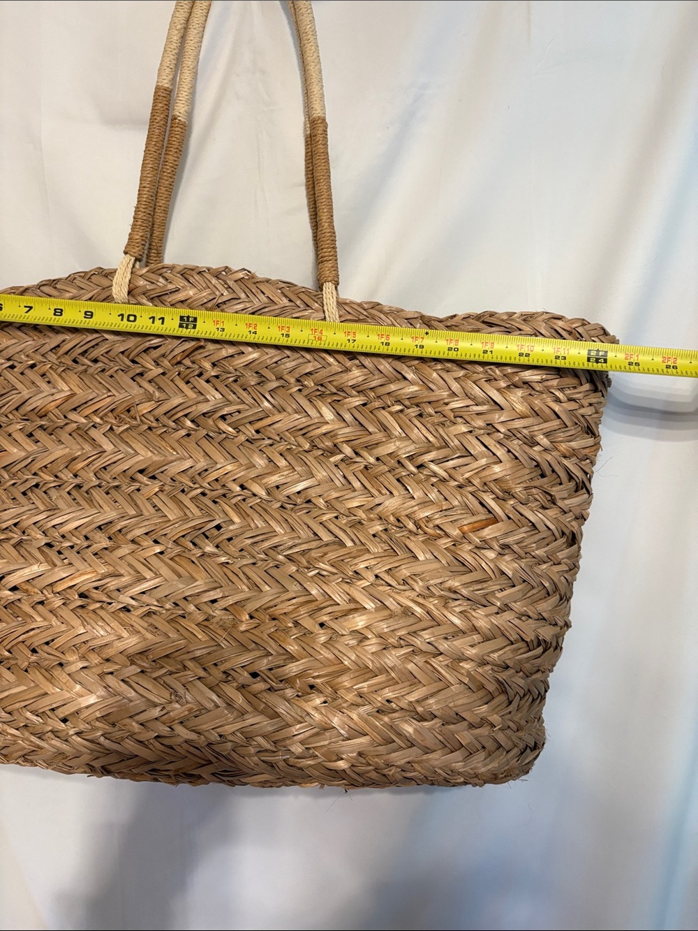 Woven Straw Tote Bag in Natural Beige - Casual Women’s Beach Bag Resortwear - Picture 4 of 7